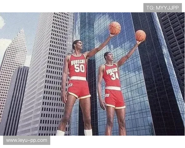 奥拉朱旺低位单打效率碾压同位置，防守影响力重塑中锋标杆