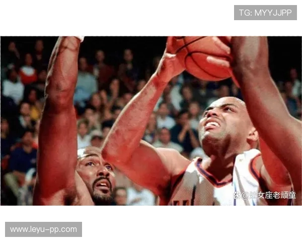 巴克利携手挡拆打出高效内线强攻显著拉开空间