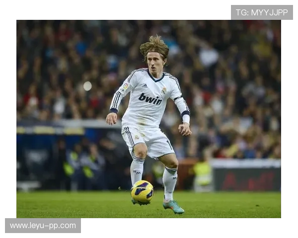 莫德里奇外脚背传球技术解析