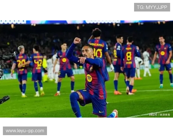 拉菲尼亚在巴萨争议不断的战术角色与表现落差